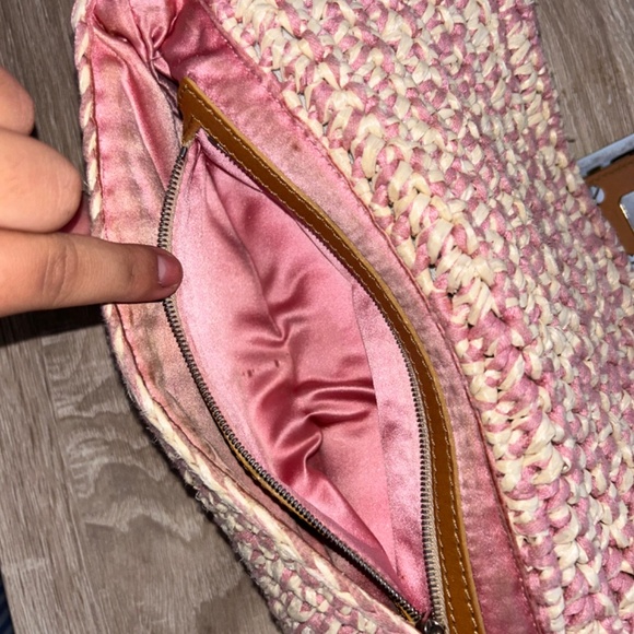 Fendi 2000’s Pink & Caramel Raffia Knit Baguette Bag - Picture 13 of 16
